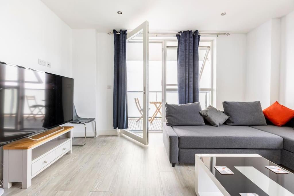 Stylish & Comfortable Top-Floor Flat In Harrow Londres Exterior foto