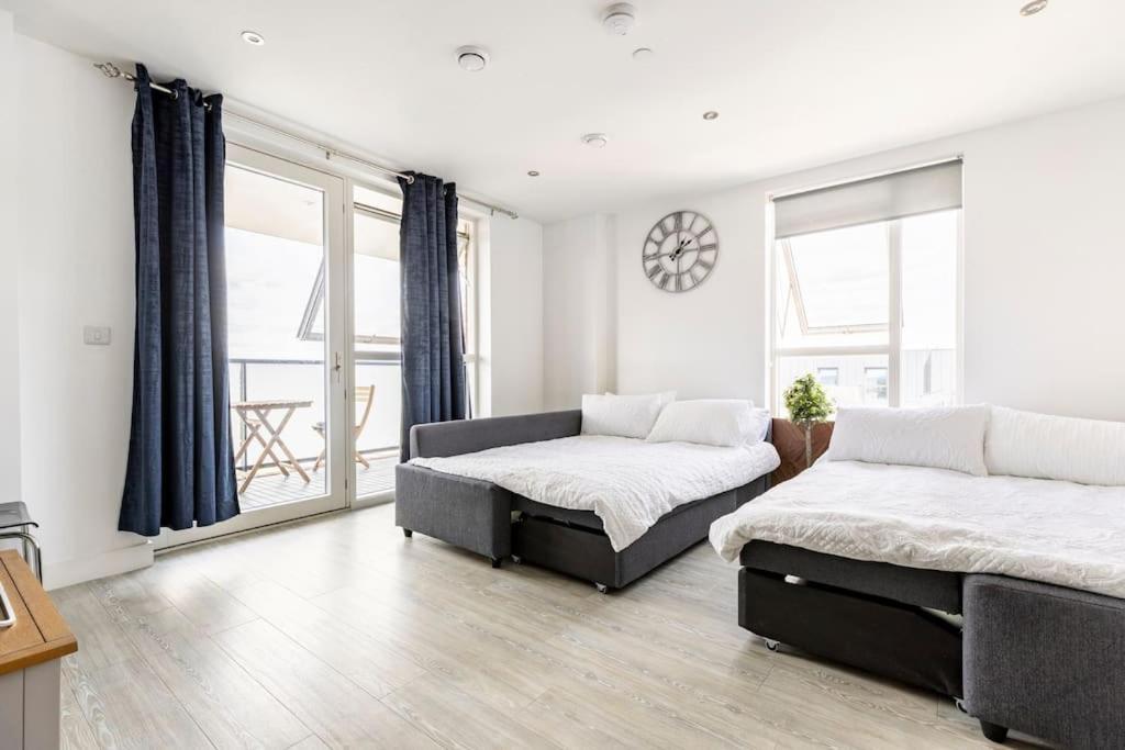 Stylish & Comfortable Top-Floor Flat In Harrow Londres Exterior foto