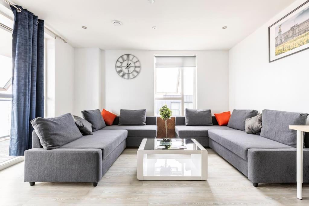 Stylish & Comfortable Top-Floor Flat In Harrow Londres Exterior foto