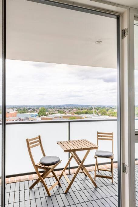 Stylish & Comfortable Top-Floor Flat In Harrow Londres Exterior foto