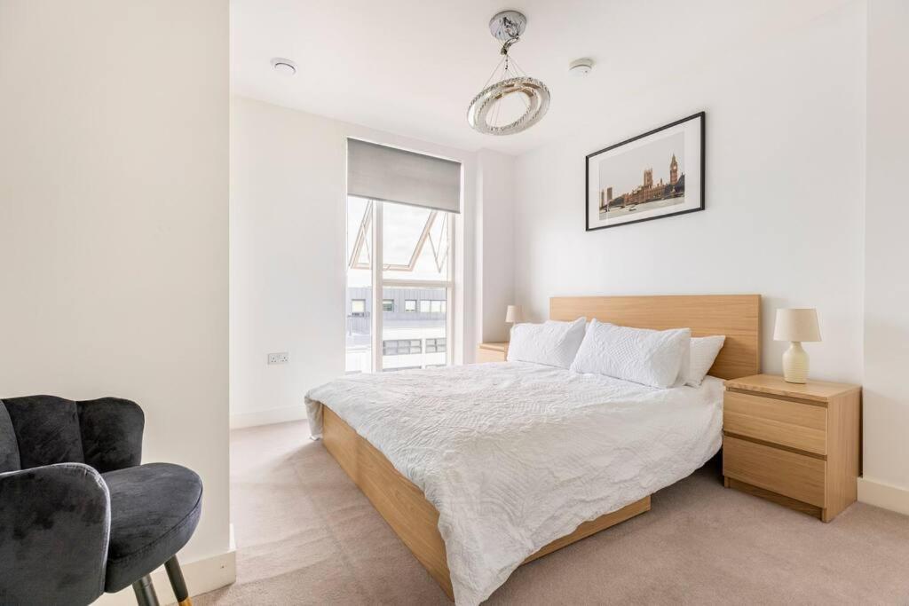 Stylish & Comfortable Top-Floor Flat In Harrow Londres Exterior foto
