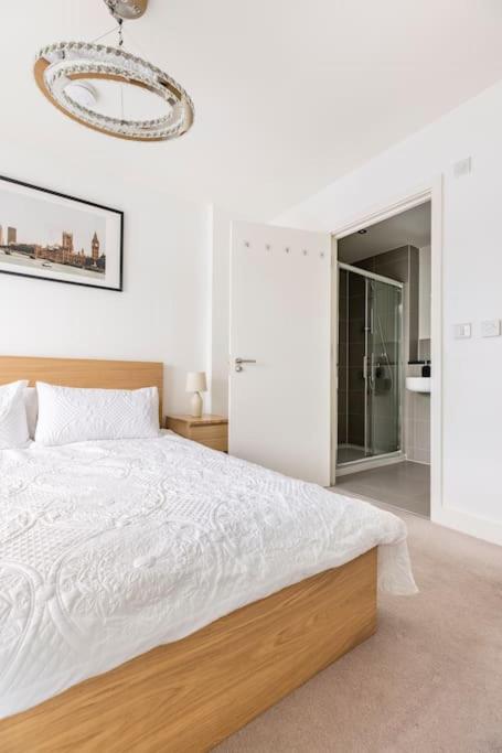 Stylish & Comfortable Top-Floor Flat In Harrow Londres Exterior foto