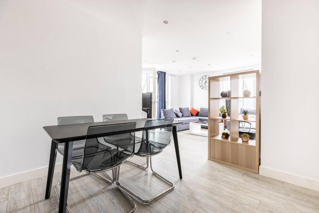 Stylish & Comfortable Top-Floor Flat In Harrow Londres Exterior foto