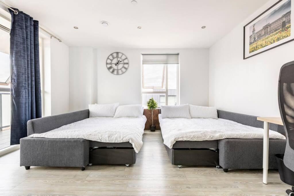 Stylish & Comfortable Top-Floor Flat In Harrow Londres Exterior foto